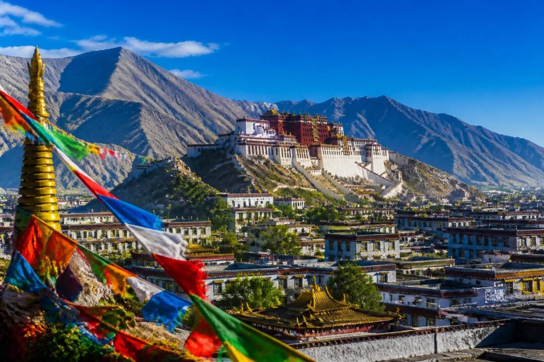 erfahren sie mehr über lhasa, die hauptstadt von tibet, ihre geografische lage und kulturelle bedeutung als spirituelles und historisches zentrum.