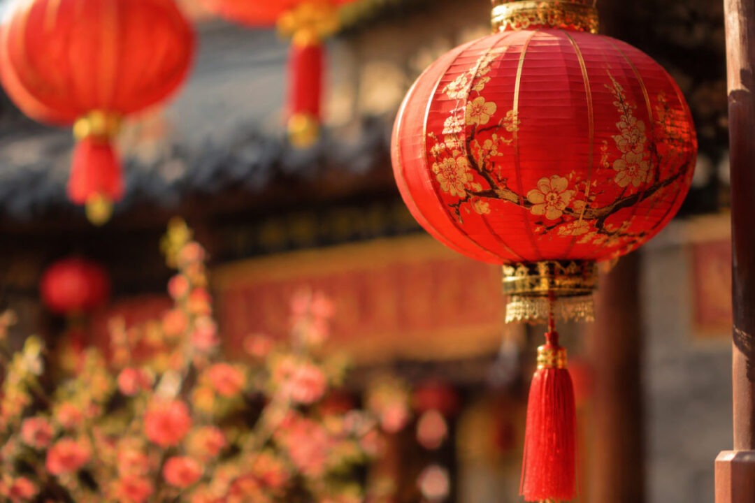Rote Laternen zum Frühlingsfest beantworten die Frage: Wann ist chinesisches Neujahr 2027