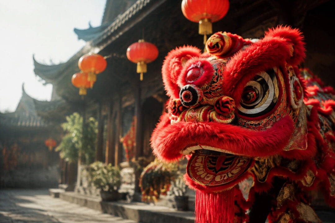 Wie lange dauert chinesisches Neujahr 2027: rote Laternen und Drachentanz beim Frühlingsfest